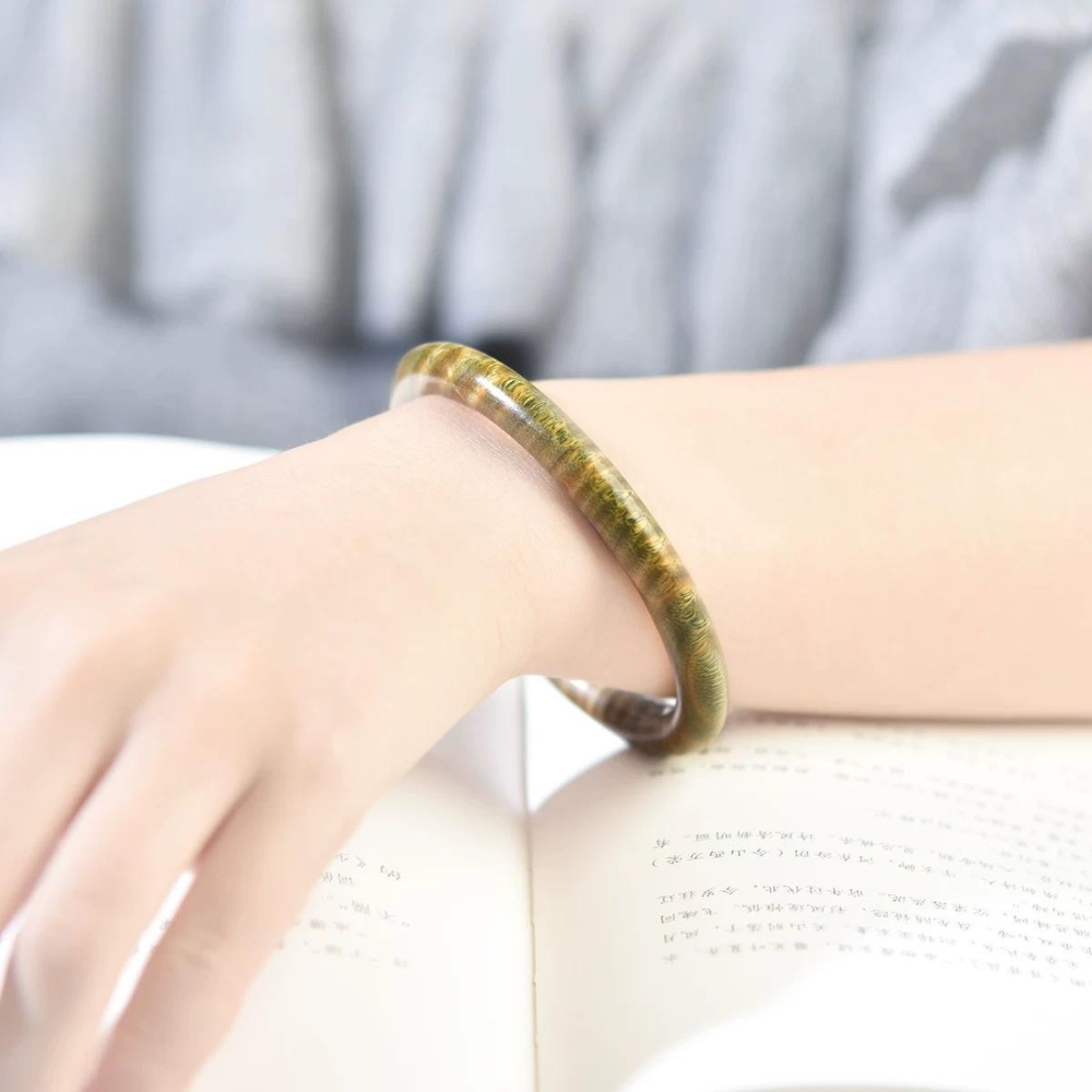 Sandalwood Emerald Loop Bracele